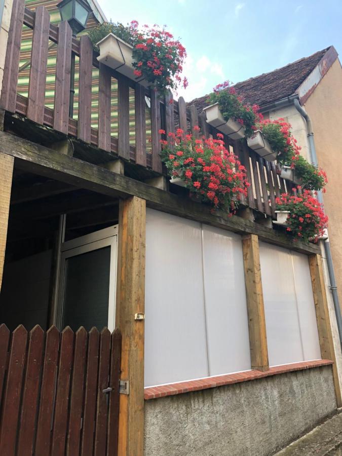 Courson-Les-Carrieres Joli Appartement De 60M2 Avec Balcon A La Campagne المظهر الخارجي الصورة